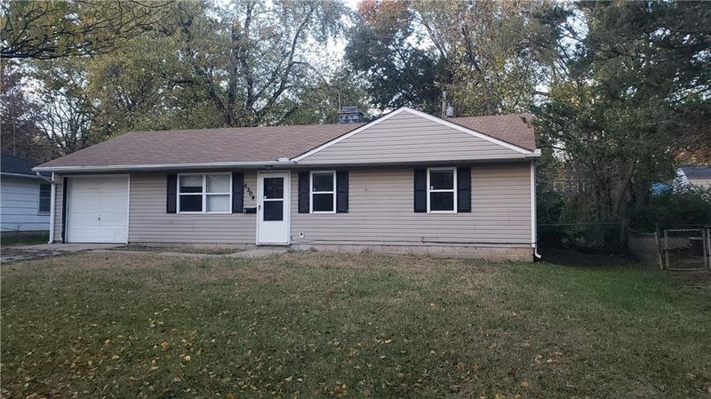 8304 E 111th St, Kansas City, MO 64134