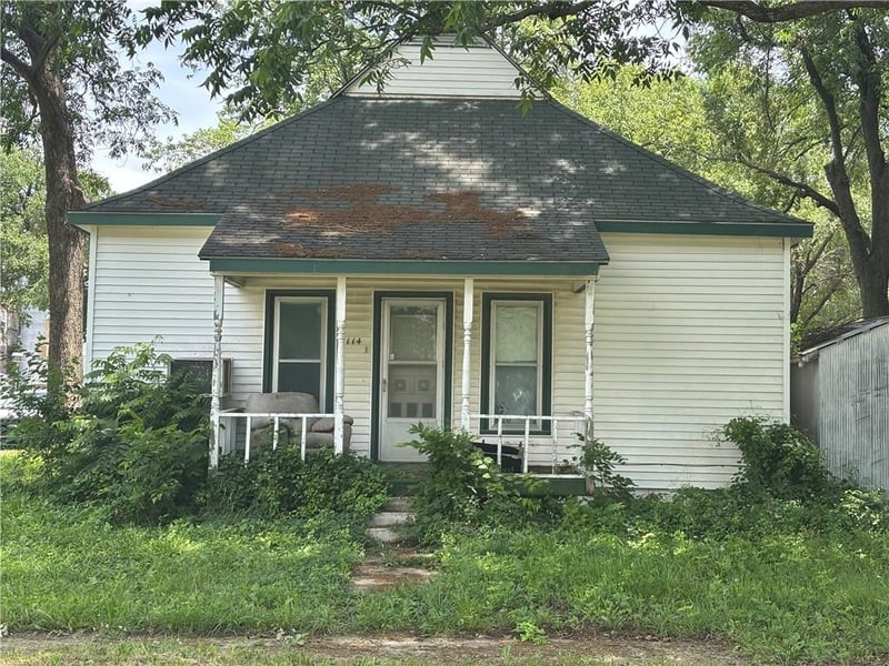 114 Schofield St, Waverly, KS 66871