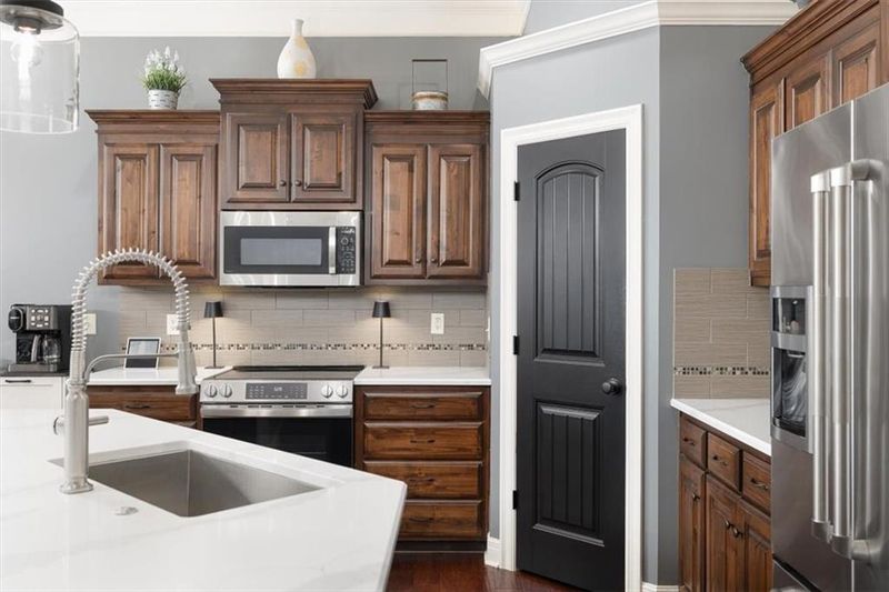 8525 Houston St, Lenexa, KS 66227