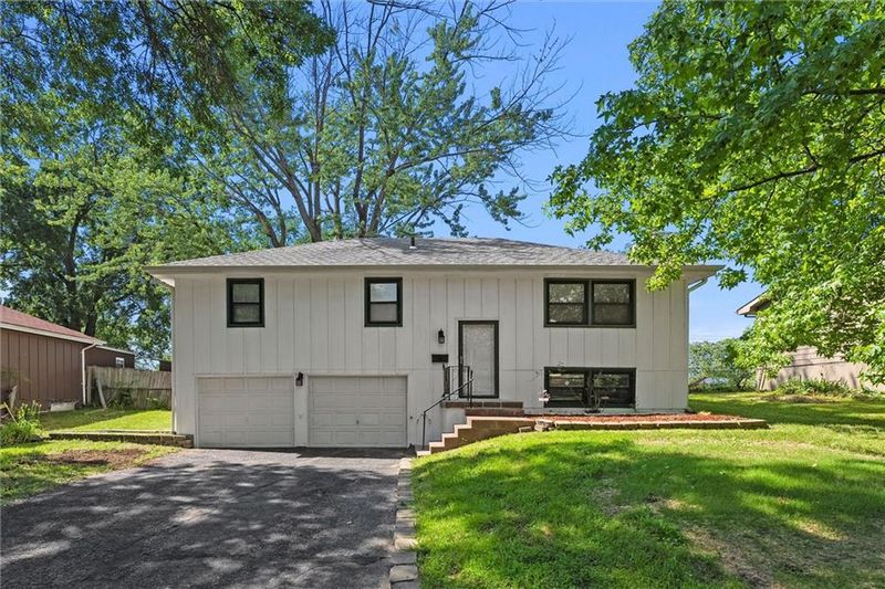 7600 E 52nd Ter, Kansas City, MO 64129