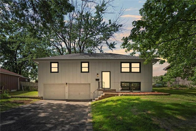 7600 E 52nd Ter, Kansas City, MO 64129