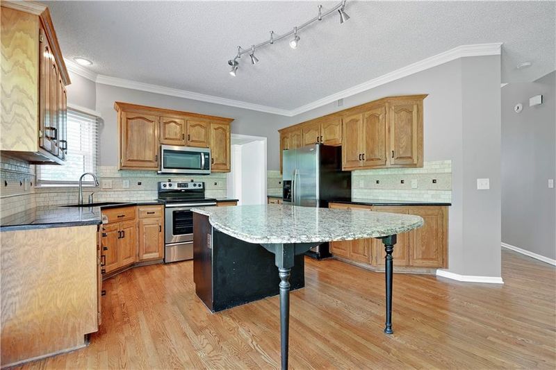 11202 W 116th St, Overland Park, KS 66210