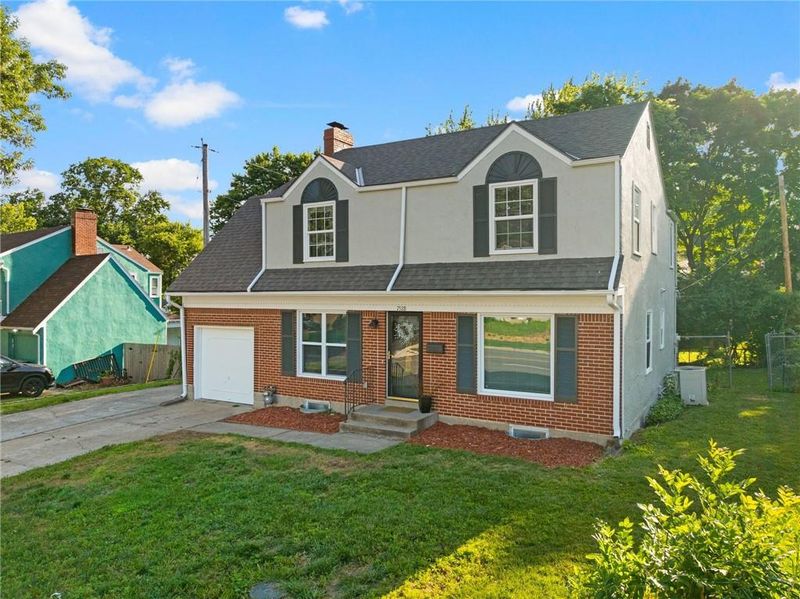 7928 Holmes Rd, Kansas City, MO 64131
