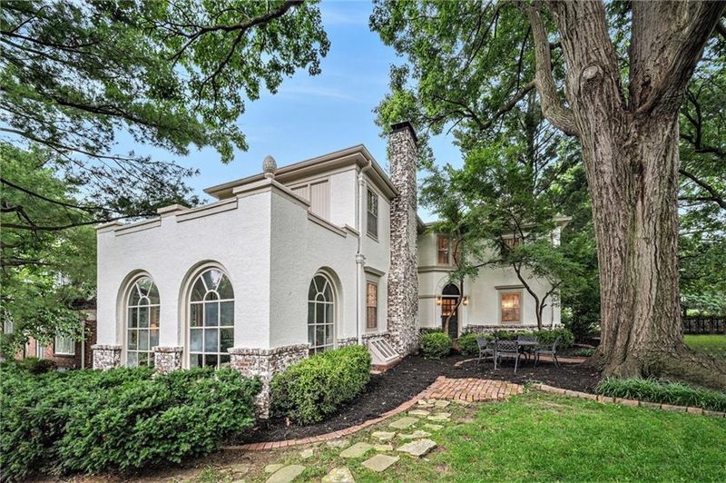 6625 Brookside Rd, Kansas City, MO 64113