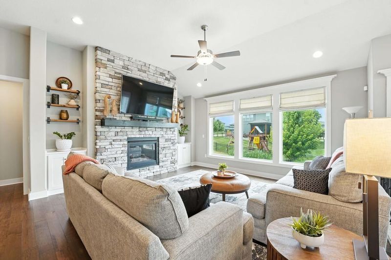 16486 S Chalet Dr, Olathe, KS 66062