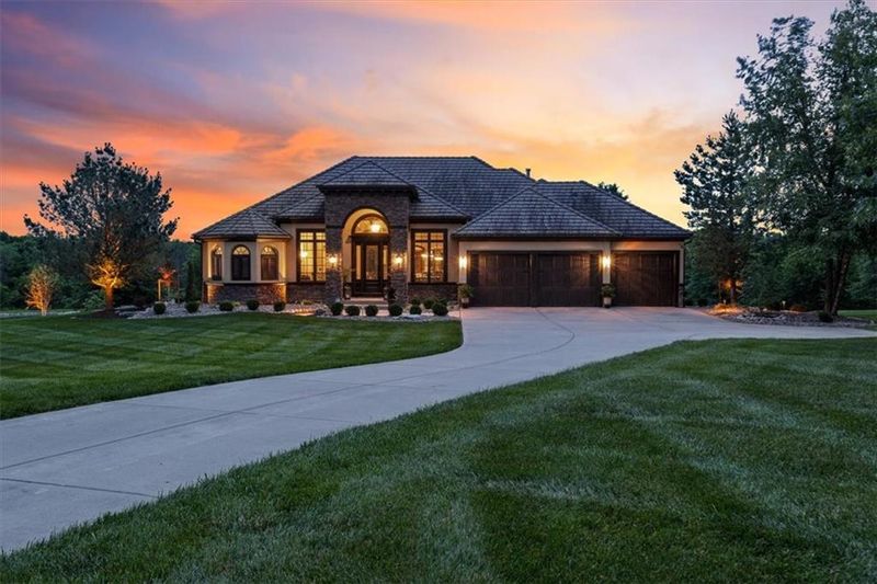 16025 S Knorpp Rd, Pleasant Hill, MO 64080
