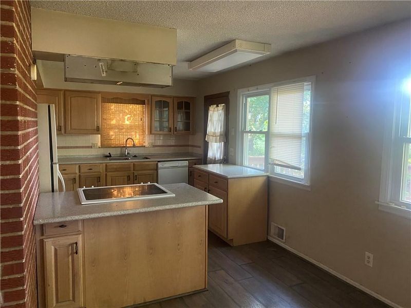 3703 E 113th Ter, Kansas City, MO 64134