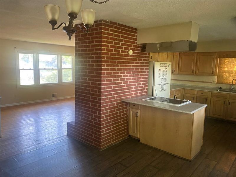 3703 E 113th Ter, Kansas City, MO 64134