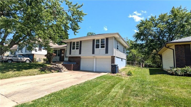 11615 Palmer Ave, Kansas City, MO 64134
