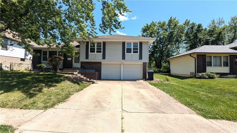 11615 Palmer Ave, Kansas City, MO 64134