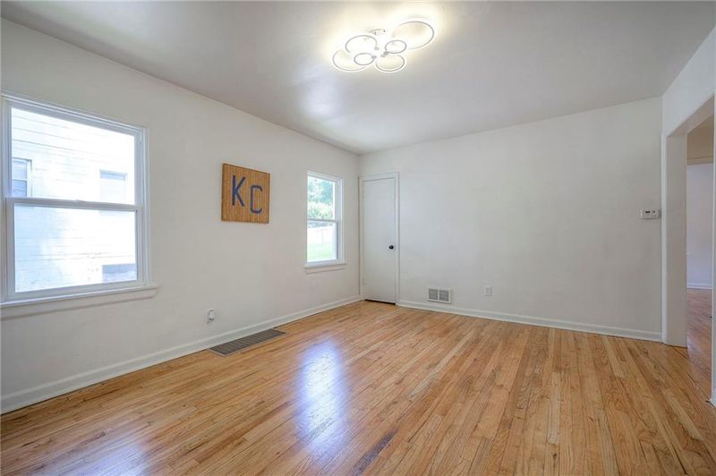 29 S 26th St, Kansas City, KS 66102
