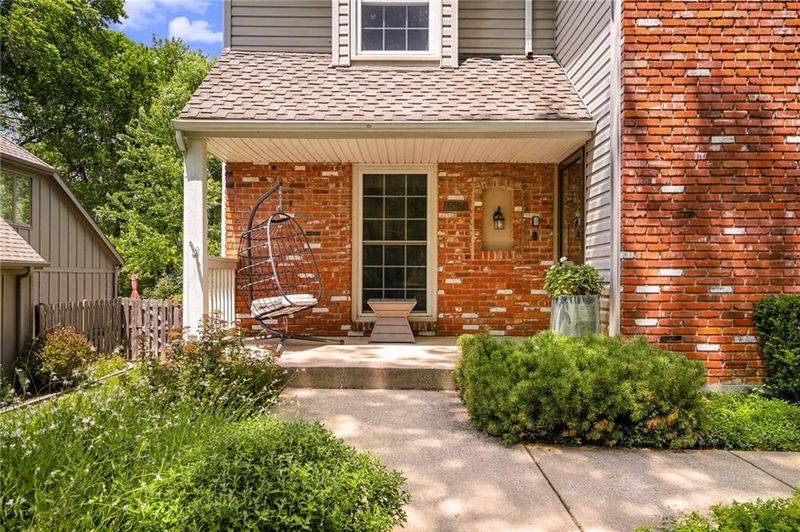 11530 Hemlock St, Overland Park, KS 66210