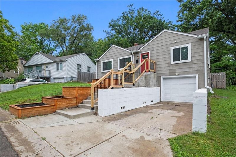 6620 Flora Ave, Kansas City, MO 64131