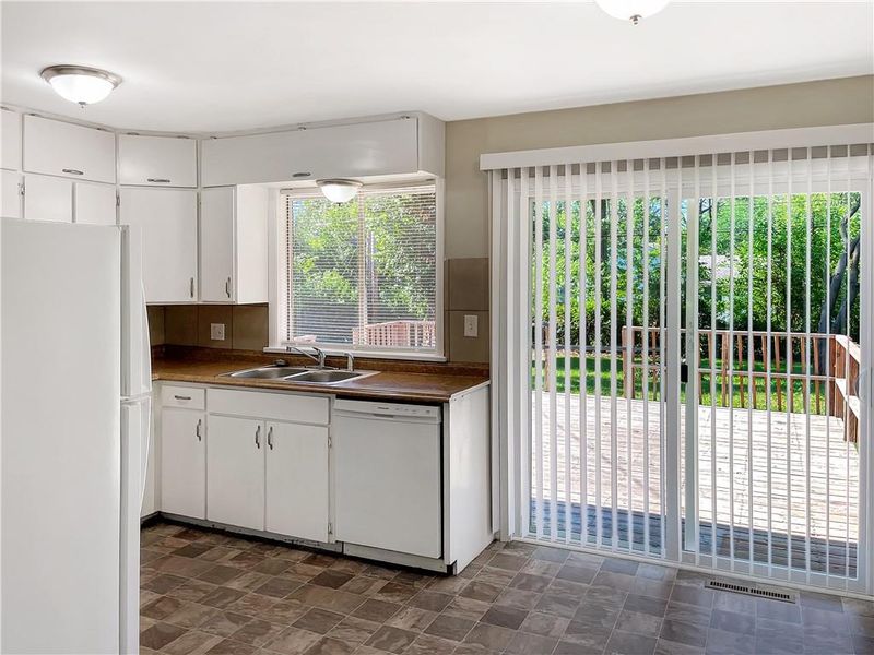 7905 E 91st St, Kansas City, MO 64138