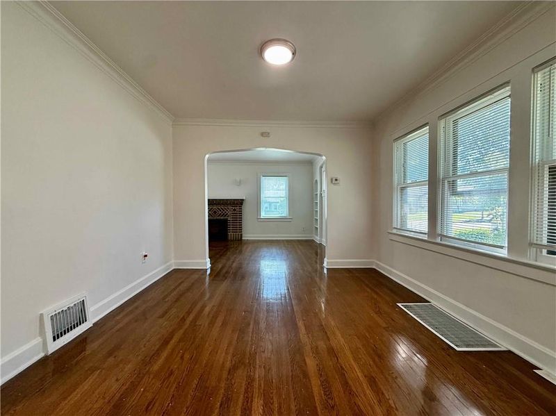 2416 E 70th St, Kansas City, MO 64132