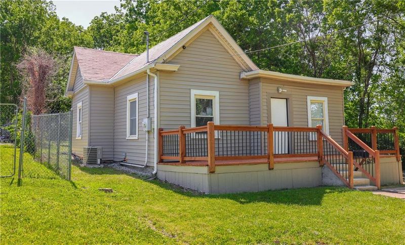 3625 Jackson Ave, Kansas City, MO 64128