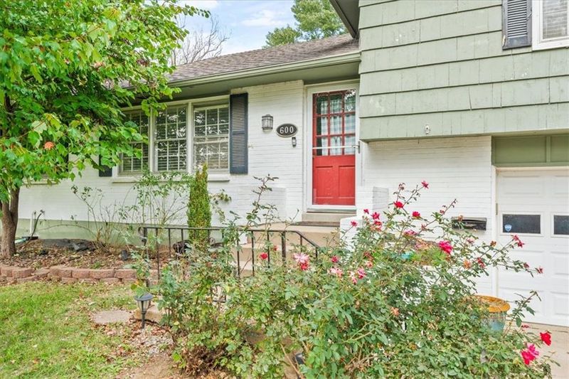 600 E 106th Ter, Kansas City, MO 64131