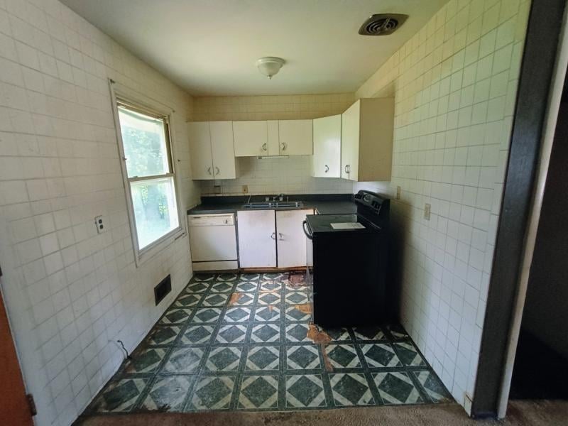 5001 E 41st St, Kansas City, MO 64130