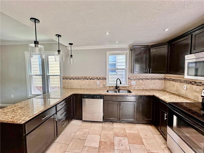 3226 Seneca St, St Joseph, MO 64507