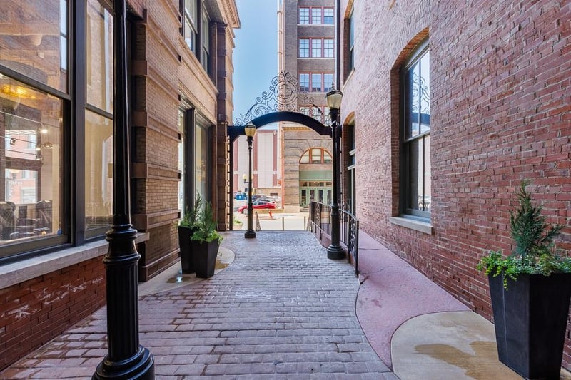 308 W 8th St #409, Kansas City, MO 64105