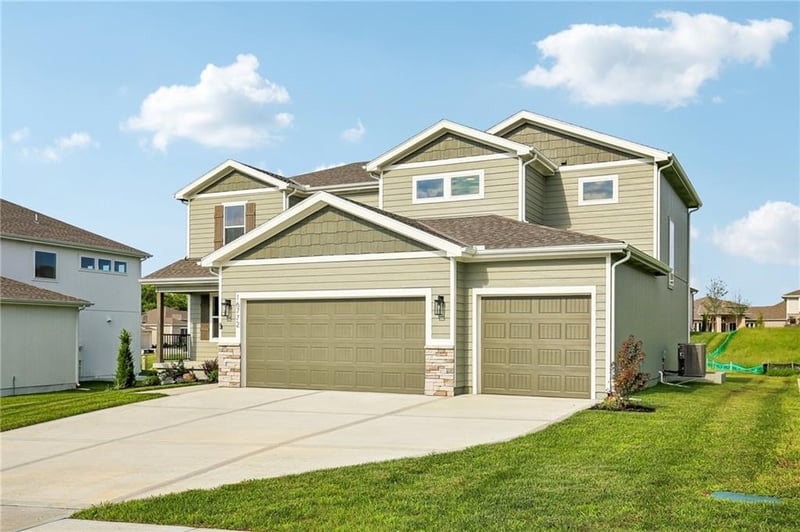 16772 S Twilight Ln, Olathe, KS 66062