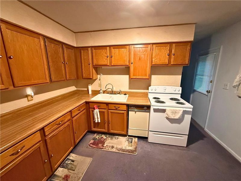 5008 Valley Ln, St Joseph, MO 64503