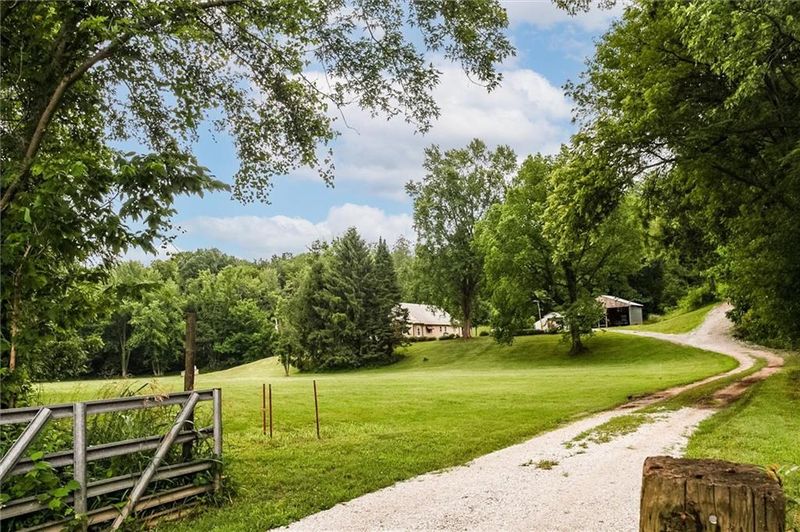9605 Baker Rd, Kansas City, MO 64153