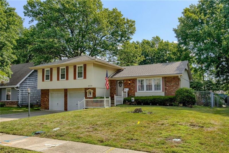 8715 Mackey St, Overland Park, KS 66212