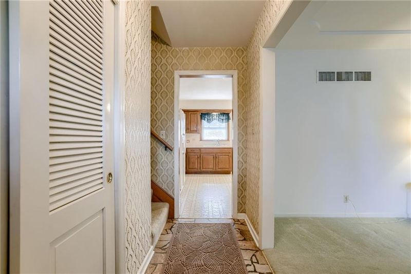 8715 Mackey St, Overland Park, KS 66212