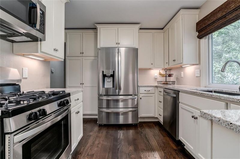 9130 Craig St, Overland Park, KS 66212