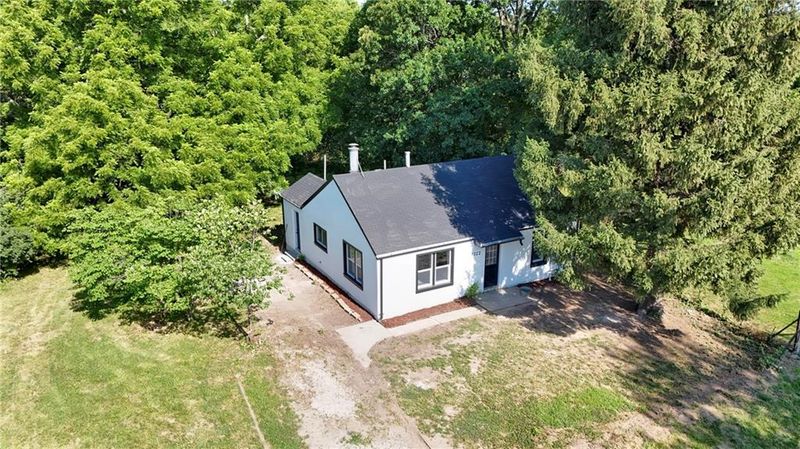 9222 Cleveland Ave, Kansas City, MO 64132