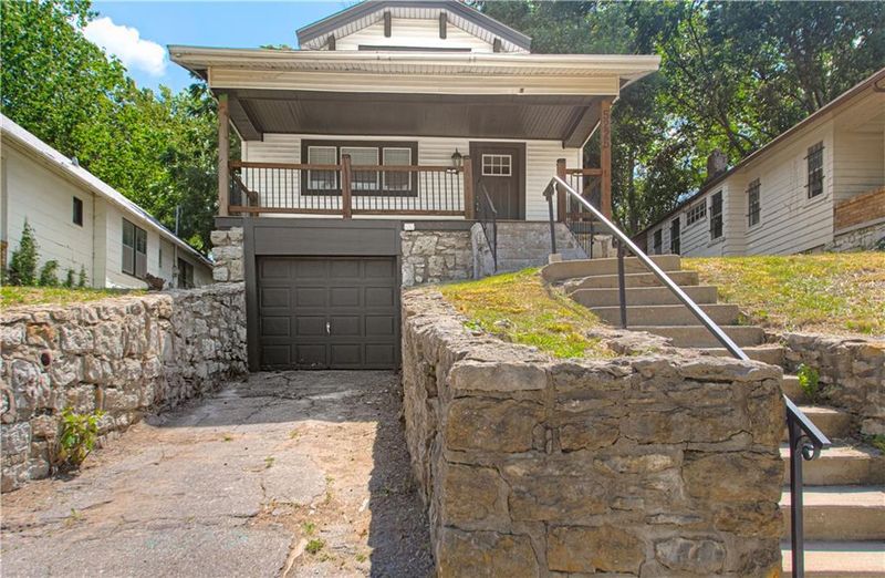 5225 Wayne Ave, Kansas City, MO 64110