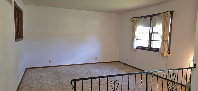 15409 Cedar St, Basehor, KS 66007