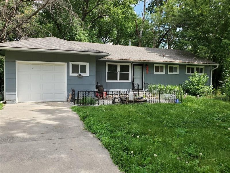 7904 E 112th St, Kansas City, MO 64134