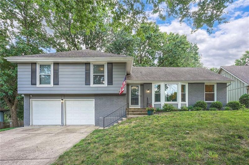 8113 NW Beaman Dr, Kansas City, MO 64151