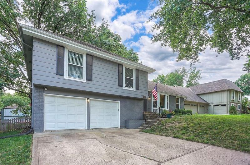8113 NW Beaman Dr, Kansas City, MO 64151