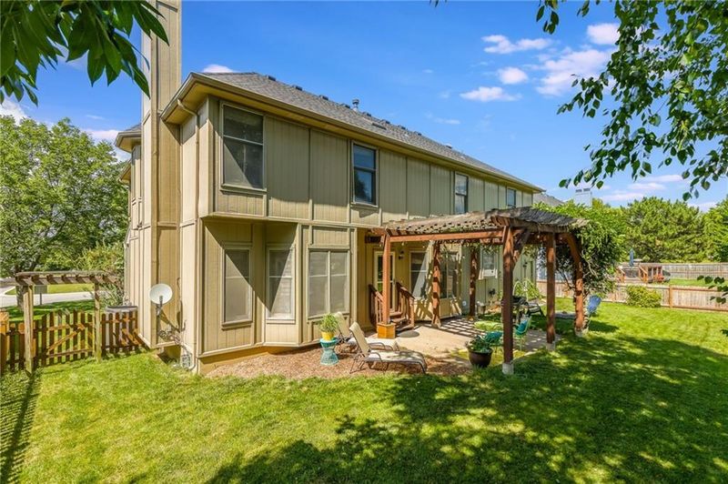 2621 SE 5th St, Lee's Summit, MO 64063