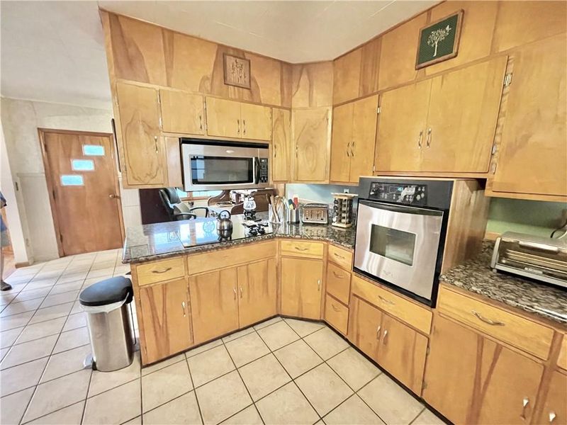 10307 Barry Rd, Kansas City, MO 64153