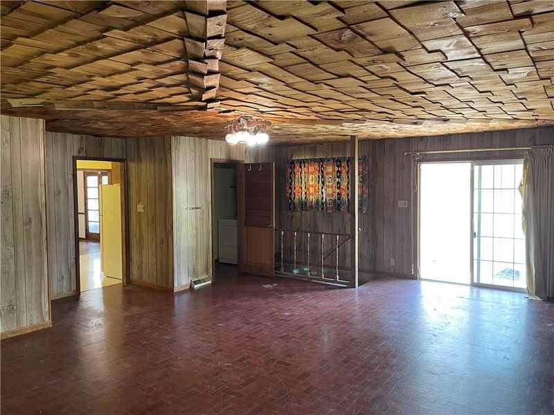 5249 Dixie Ct, Kansas City, KS 66106