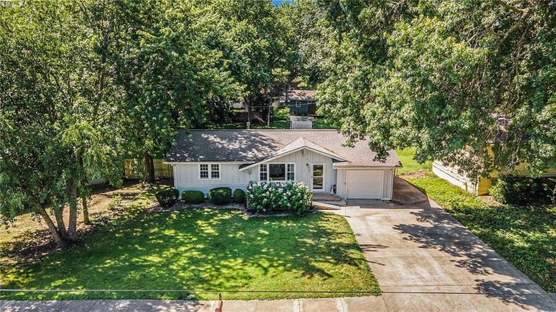 102 Avondale St, Liberty, MO 64068