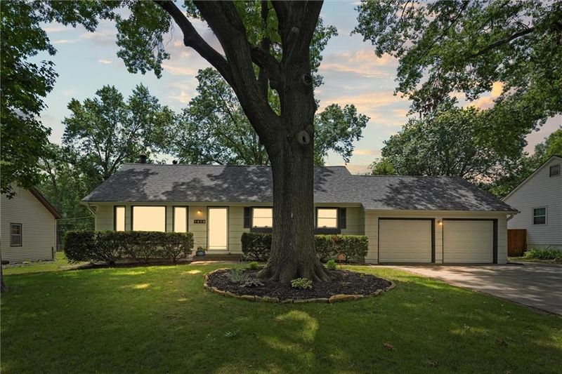 7615 W 96th St, Overland Park, KS 66212