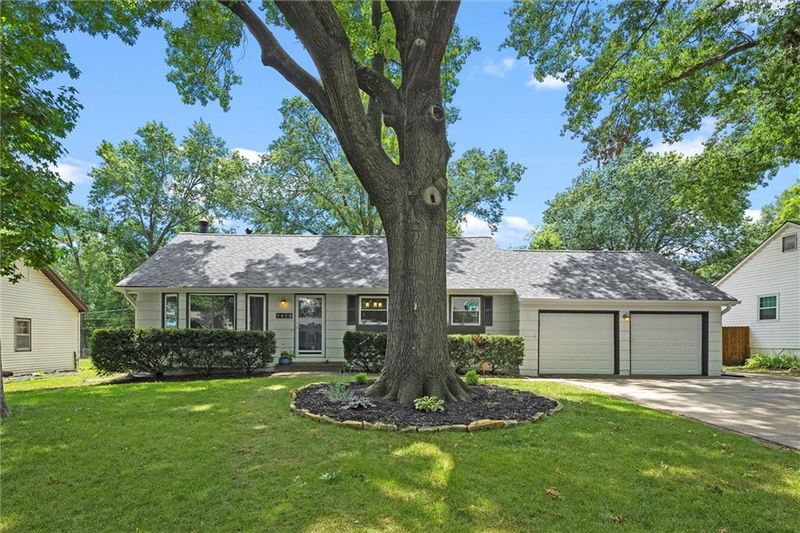 7615 W 96th St, Overland Park, KS 66212