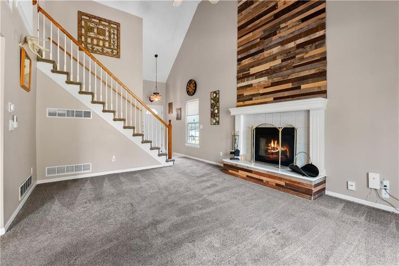 643 NE Swann Cir, Lee's Summit, MO 64086