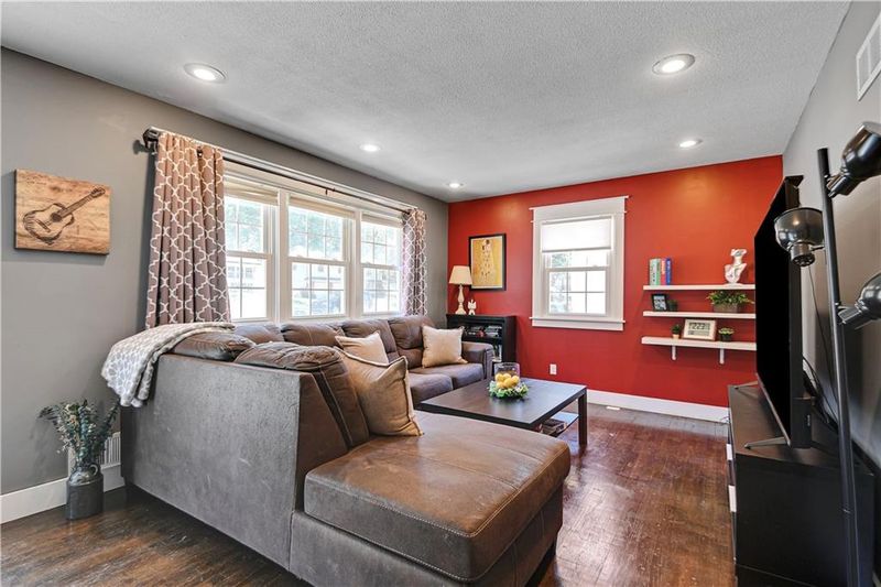 126 E 132nd Ter, Kansas City, MO 64145