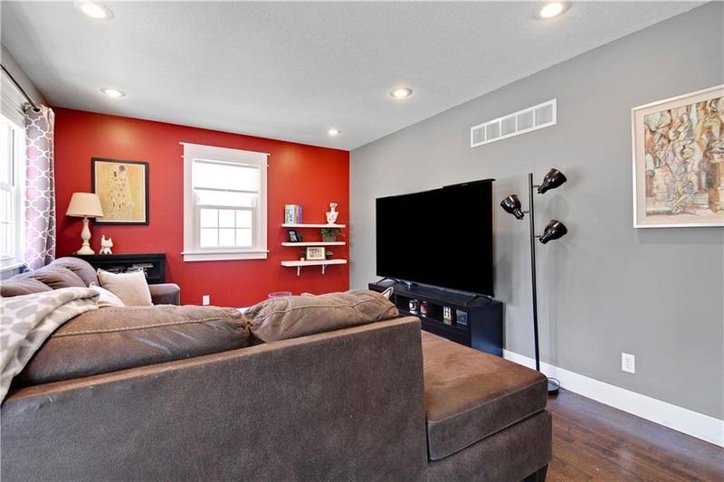 126 E 132nd Ter, Kansas City, MO 64145