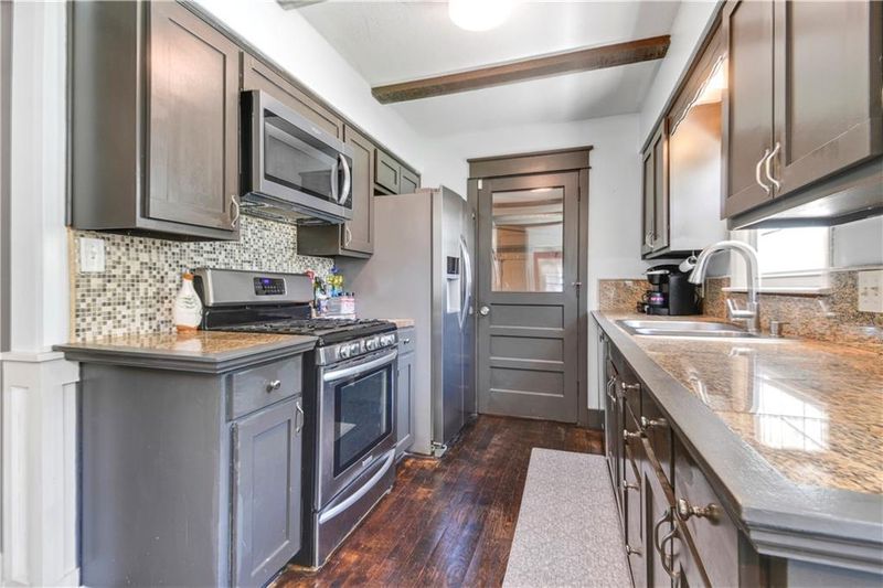126 E 132nd Ter, Kansas City, MO 64145