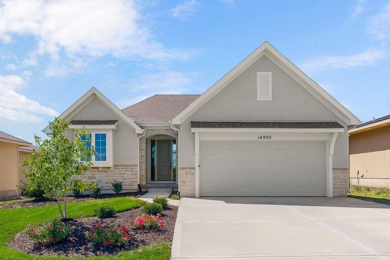 16992 S Cheshire St, Olathe, KS 66062