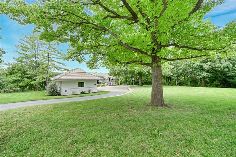 17020 S Highland Ridge Dr, Loch Lloyd, MO 64012