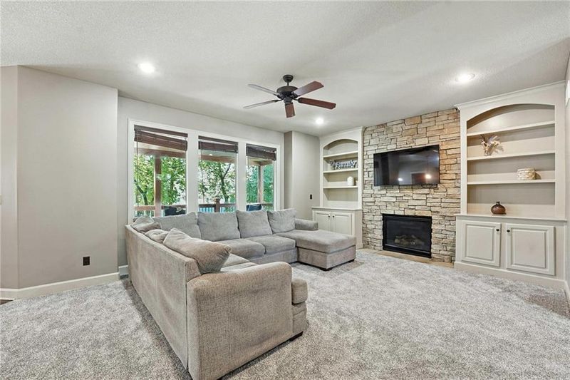 4215 NW 76th St, Kansas City, MO 64151