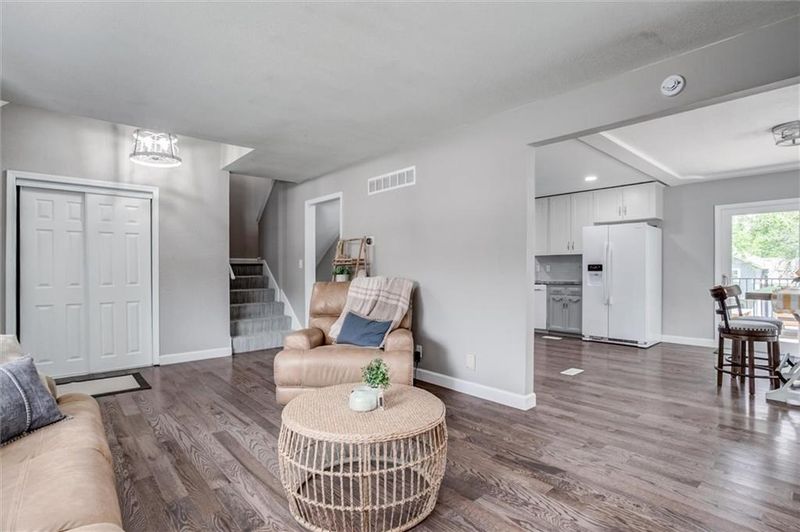 1932 E Sheridan Bridge Ln E, Olathe, KS 66062